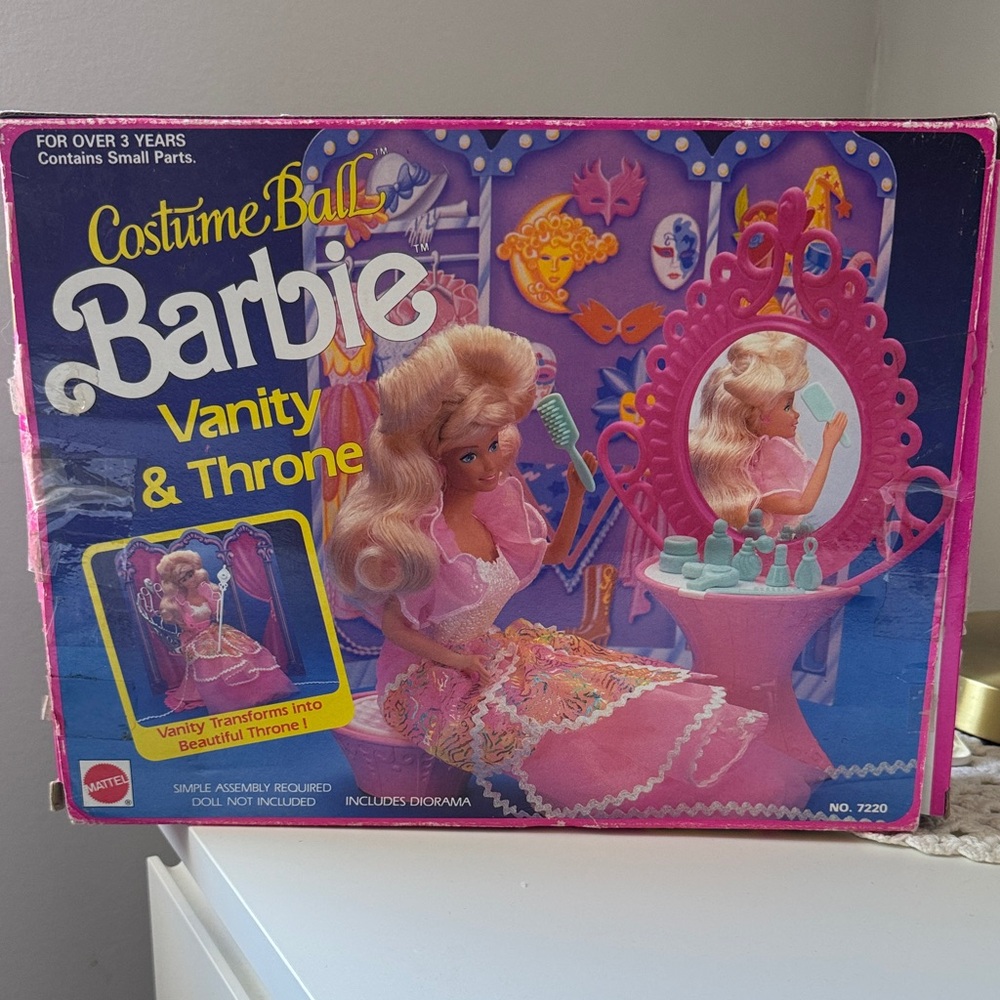 Barbie Costume Ball Vanity & Throne with Pink Details